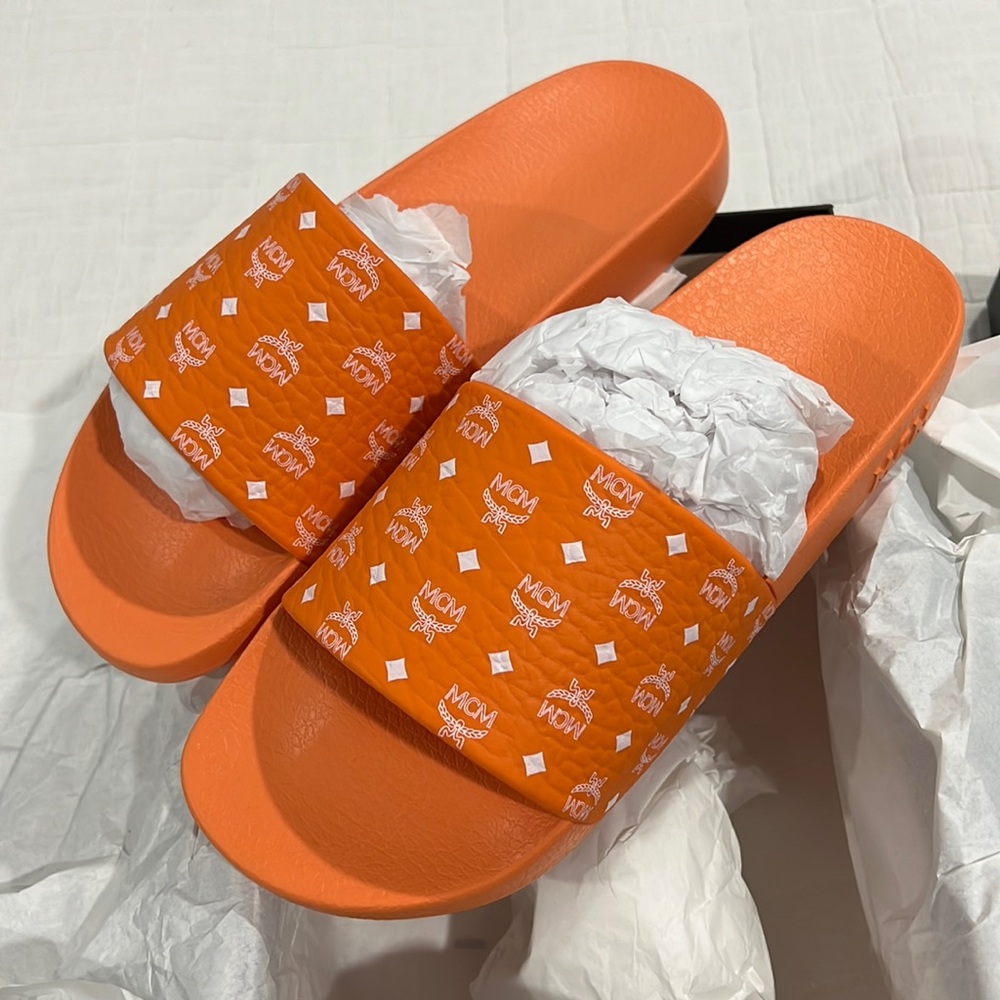 BNIB MCM Logo Slides-Size 9